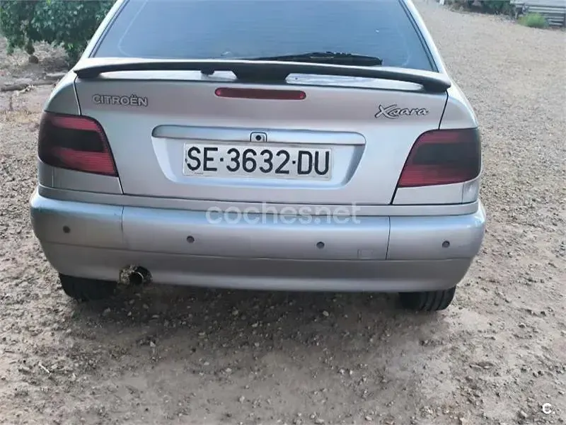 Usado Citroën Xsara Attraction 71 CV (52 kW) 2000 Gris / plata Berlina