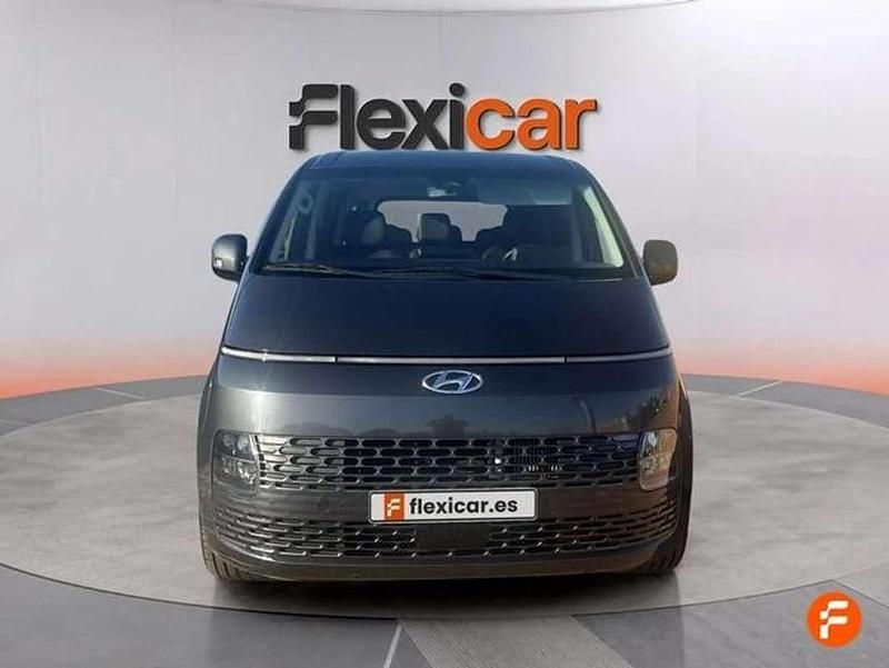 Usado Hyundai Staria 177 CV (130 kW) 2023 Gris Monovolumen