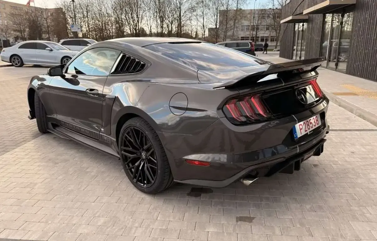 Usado Ford Mustang Fastback 290 CV (213 kW) 2018 Gris Coupe
