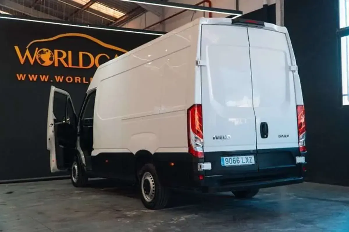Usado Iveco Daily 156 CV (114 kW) 2022 Blanco Van