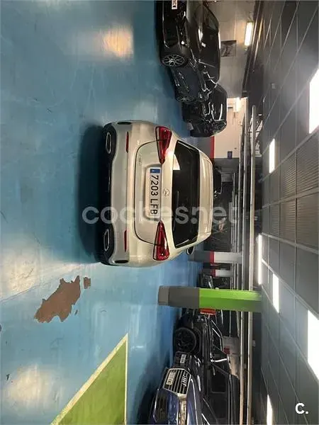 Usado Mercedes CLA180 Shooting Brake 136 CV (100 kW) 2020 Gris / plata Familiar