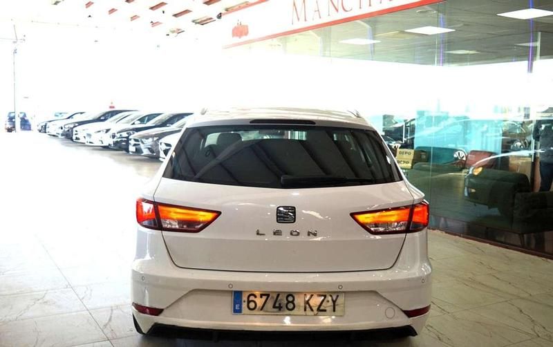 Käytetty Seat Leon ST Style 116 HP (85 kW) 2019 Valkoinen Farmari
