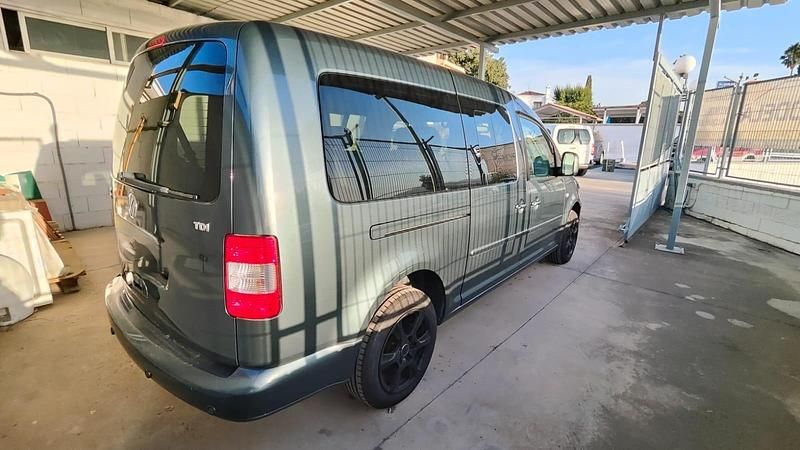 Usado VW Caddy Maxi 105 CV (77 kW) 2010 Gris Monovolumen