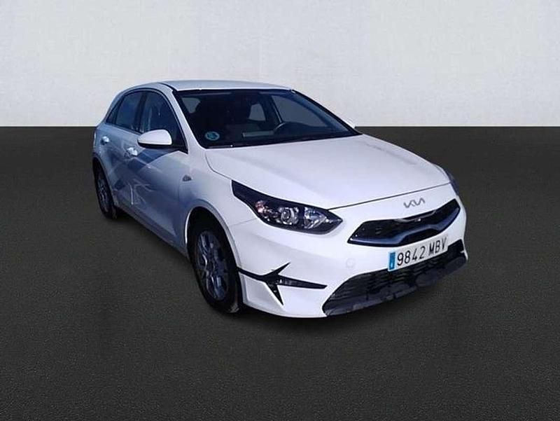 Usado Kia Ceed 101 CV (74 kW) 2022 Blanco Utilitario