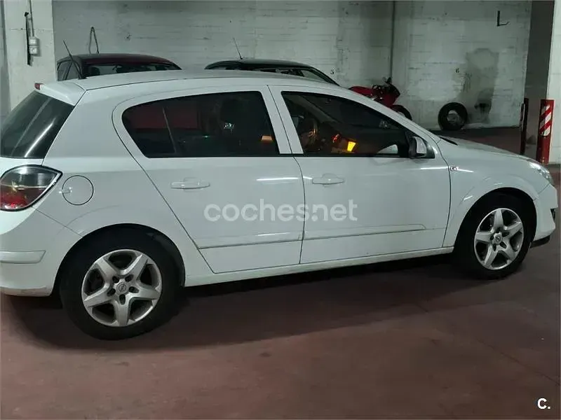 Usado Opel Astra Enjoy 100 CV (73 kW) 2008 Blanco Berlina