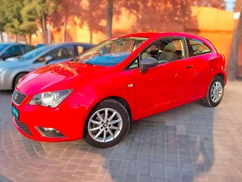Usado Seat Ibiza Reference 64 CV (47 kW) 2014 Rojo Utilitario