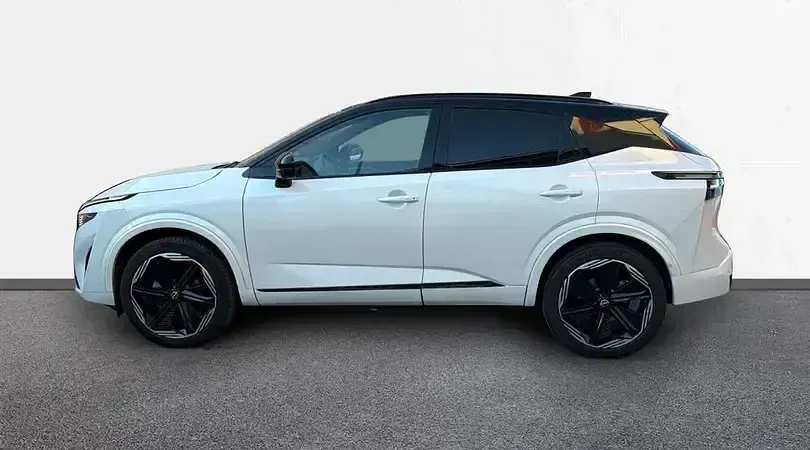 Usado Nissan Qashqai 140 CV (102 kW) 2024 Lunar white con techo midnight SUV
