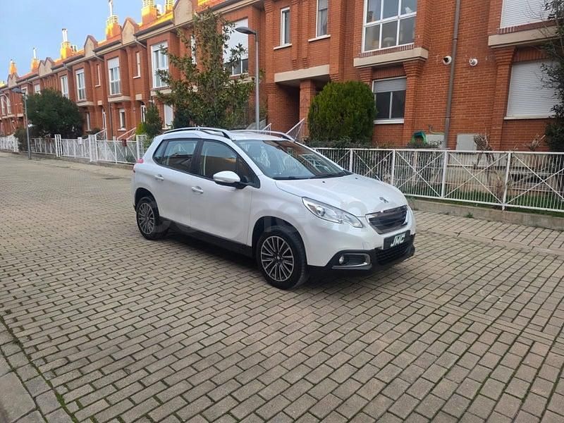 Usado Peugeot 2008 Active 100 CV (73 kW) 2015 Blanco SUV