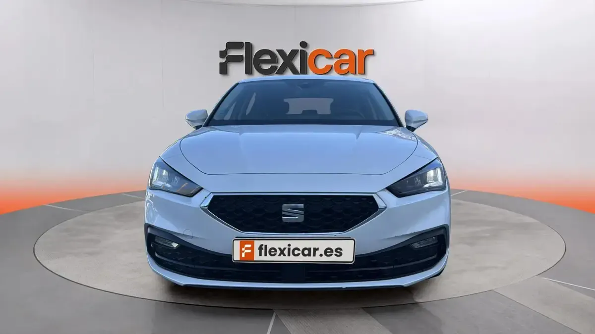 Usado Seat Leon Style 116 CV (85 kW) 2025 Blanco Familiar