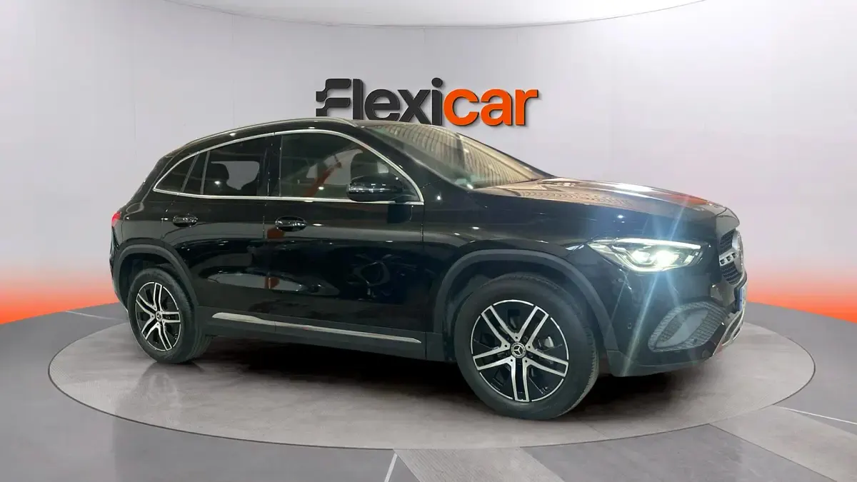 Usado Mercedes GLA180 136 CV (100 kW) 2022 Negro SUV