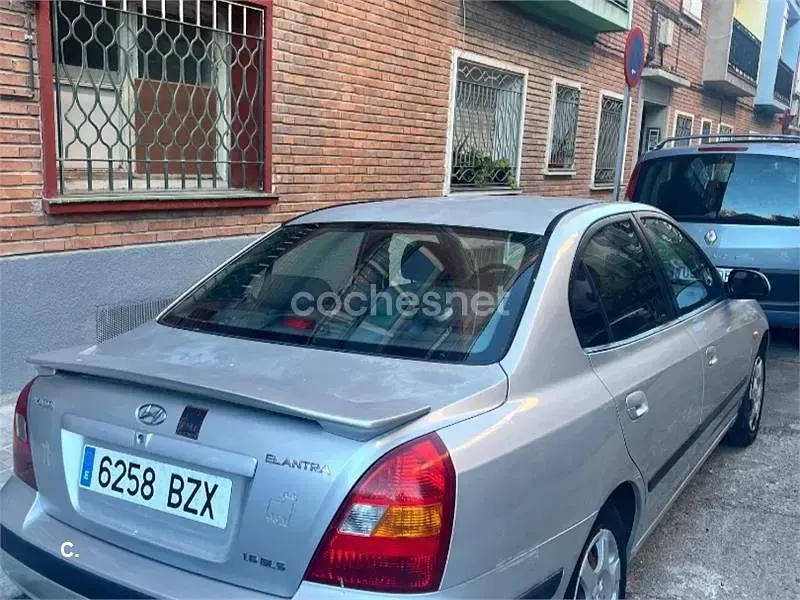 Usado Hyundai Elantra GLS 107 CV (78 kW) 2002 Blanco Berlina