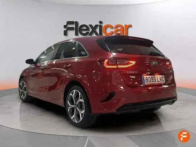 Usado Kia Ceed 136 CV (100 kW) 2021 Rojo Utilitario
