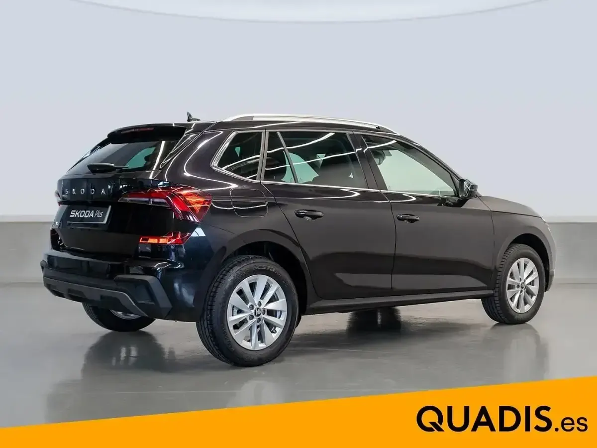 Usado Skoda Kamiq Selection 116 CV (85 kW) 2025 Negro SUV