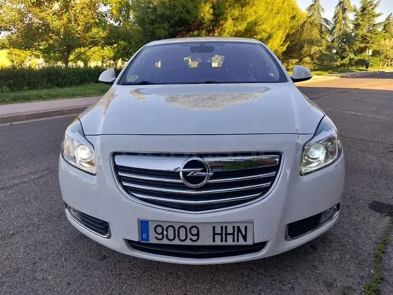 Usado Opel Insignia Sport 160 CV (117 kW) 2011 Blanco Berlina