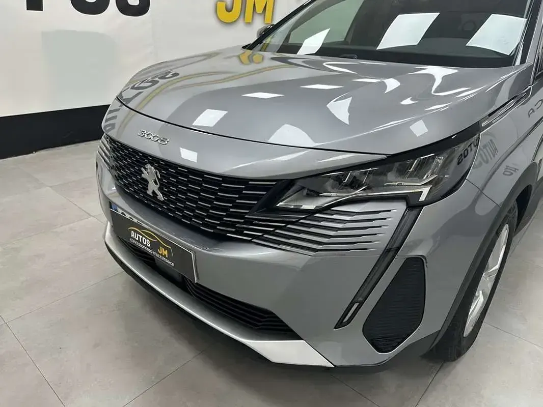Usado Peugeot 3008 Active 129 CV (94 kW) 2021 Gris SUV