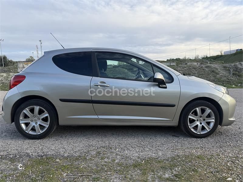Usado Peugeot 207 90 CV (66 kW) 2007 Gris / plata Berlina