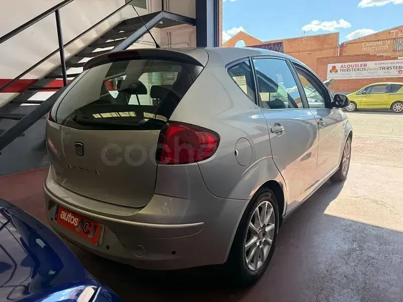 Usado Seat Altea Sport 160 CV (117 kW) 2009 Gris / plata Monovolumen