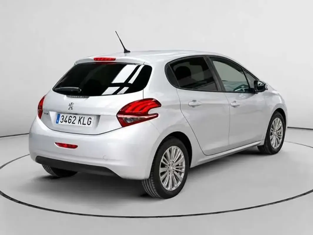 Usado Peugeot 208 Style 82 CV (60 kW) 2018 Gris Utilitario