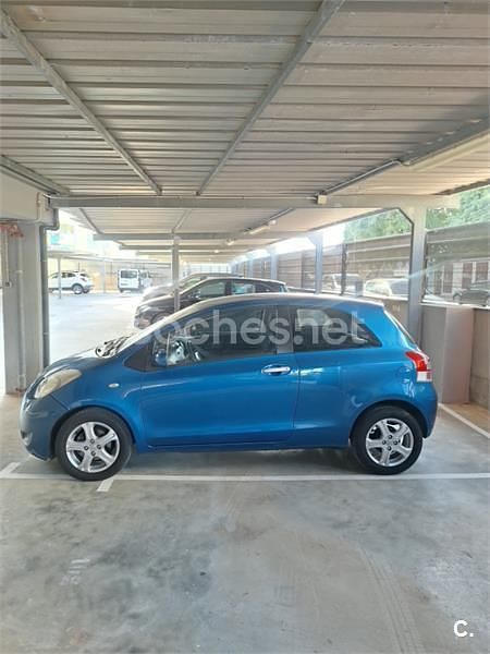 Usado Toyota Yaris Active 101 CV (74 kW) 2010 Azul Utilitario