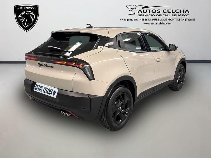 Usado Alfa Romeo Junior 136 CV (100 kW) 2025 Beige SUV