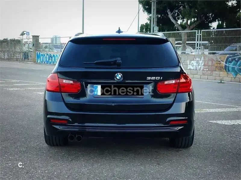Usado BMW 320 Sport Line 184 CV (135 kW) 2019 Negro Familiar