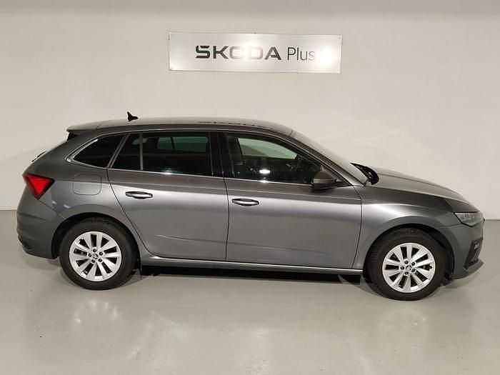 Usado Skoda Scala Selection 115 CV (84 kW) 2025 Gris Utilitario