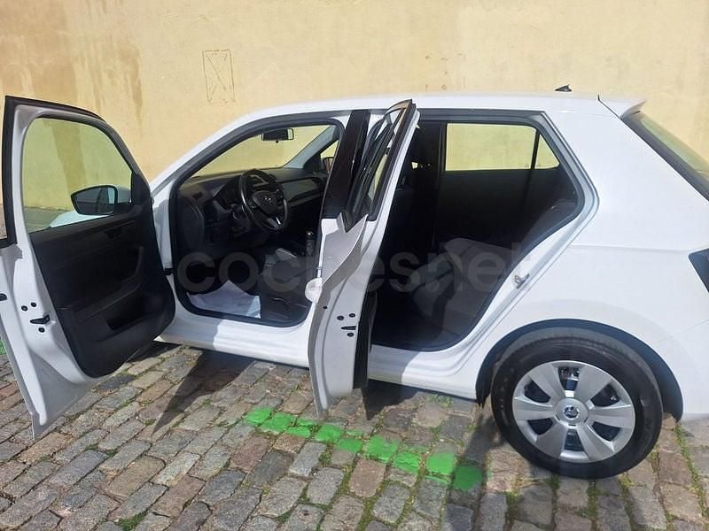 Usado Skoda Fabia Active 90 CV (66 kW) 2017 Blanco Berlina