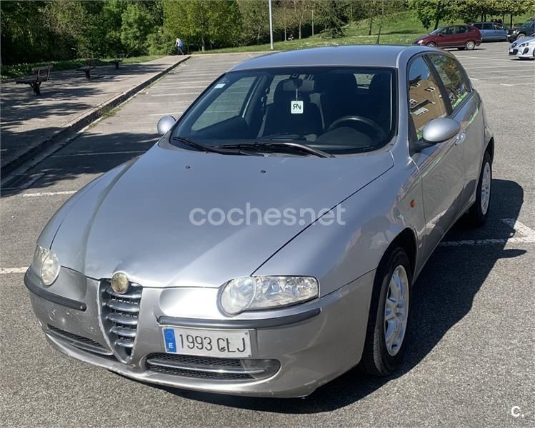 Gris / plata Usado 2003 Alfa Romeo 147 Distinctive Utilitario | 1750 € (Buen precio) - Imagen 1/4