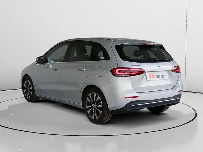 Usado Mercedes B180 116 CV (85 kW) 2021 Gris Monovolumen
