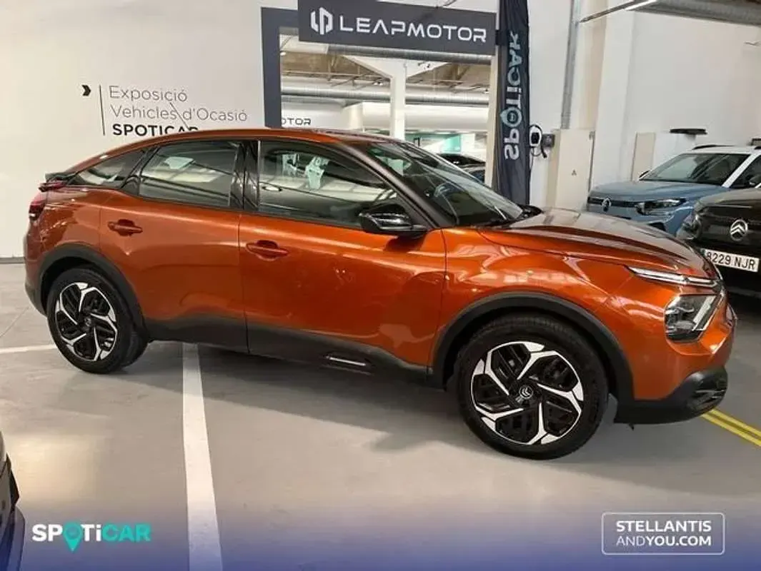 Usado Citroën C4 Feel 131 CV (96 kW) 2022 Naranja Utilitario