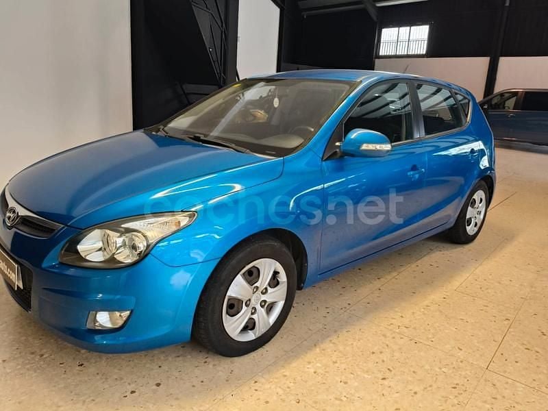 Usado Hyundai i30 Comfort 90 CV (66 kW) 2010 Azul Berlina