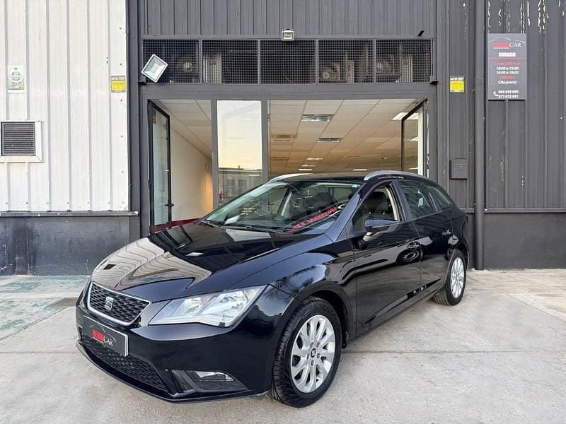 Usado Seat Leon Style 110 CV (80 kW) 2016 Negro Familiar
