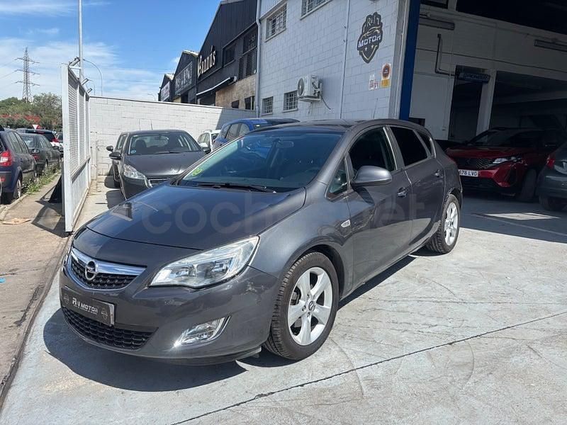 Usado Opel Astra Excellence 110 HP (80 kW) 2012 Cinzento Sedan