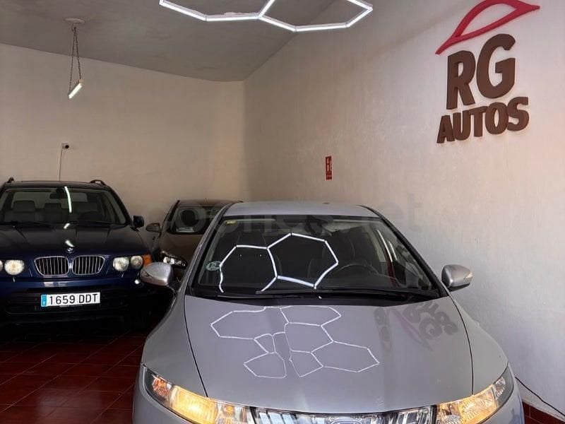 Usado Honda Civic Comfort 140 CV (102 kW) 2009 Gris / plata Berlina