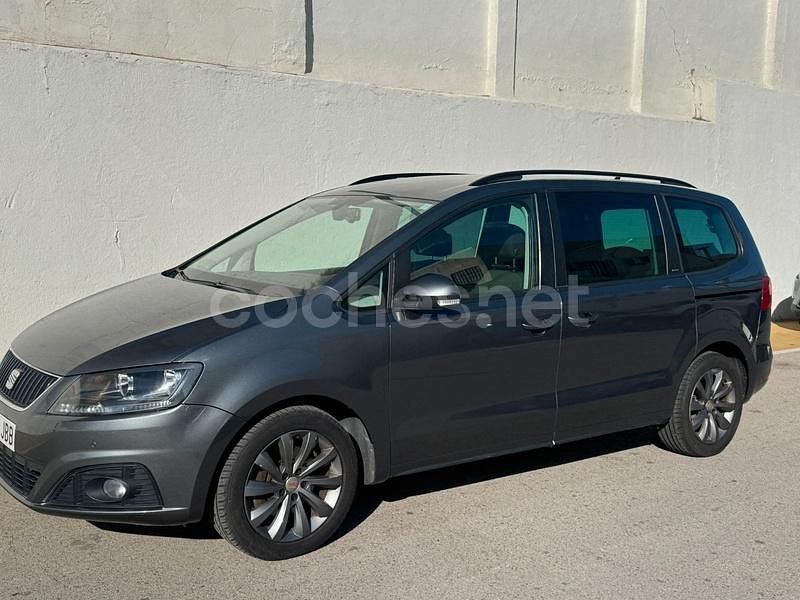Usado Seat Alhambra Ecomotive 140 CV (102 kW) 2014 Gris / plata Monovolumen
