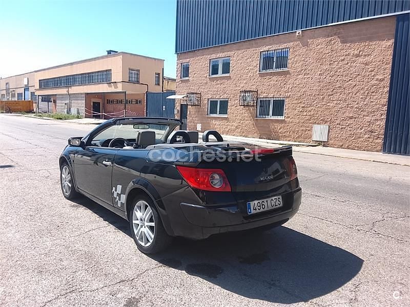 Usado Renault Mégane Cabriolet Dynamique 120 CV (88 kW) 2004 Negro Descapotable