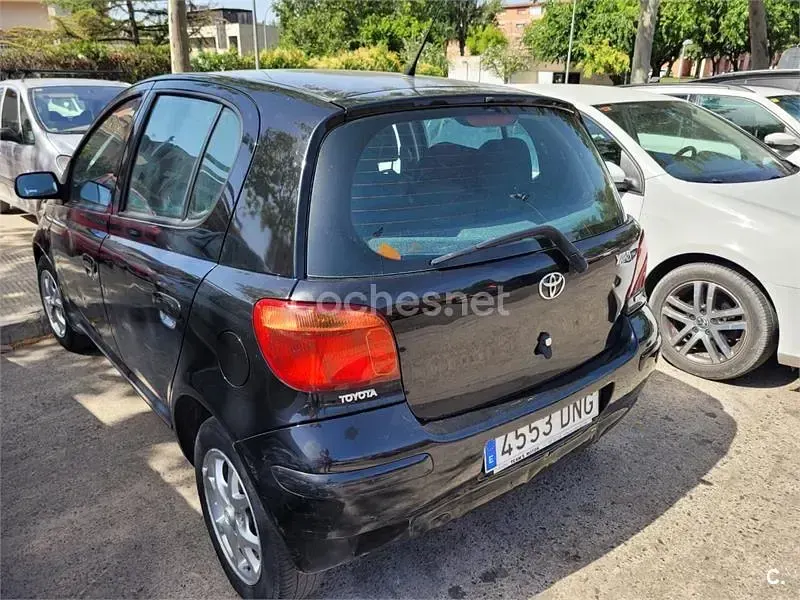 Usado Toyota Yaris 87 CV (63 kW) 2005 Negro Berlina