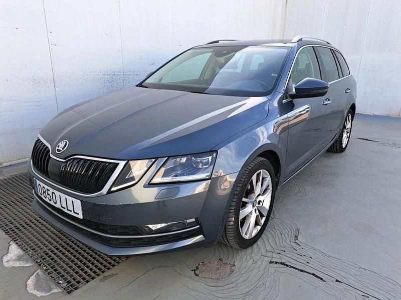 Usado Skoda Octavia Style 150 CV (110 kW) 2020 Gris Familiar