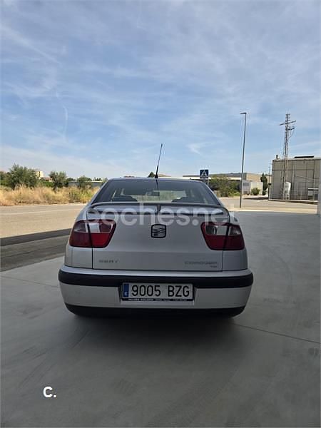 Gris / plata Usado 2002 Seat Cordoba Berlina | 2180 € (Caro) - Imagen 1/4