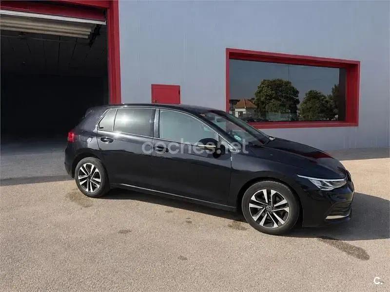 Usado VW Golf VIII Life 115 CV (84 kW) 2021 Negro Familiar