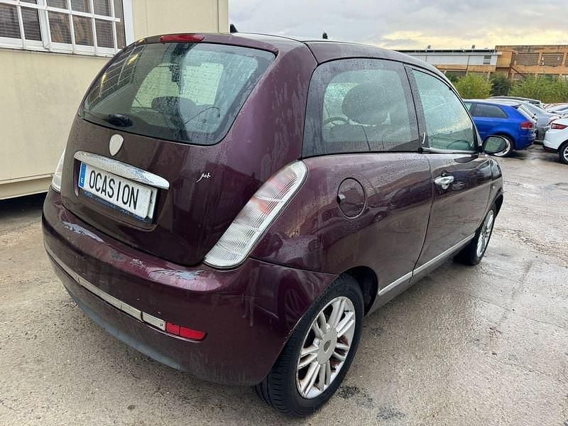 Usado Lancia Ypsilon 75 CV (55 kW) 2006 Rojo Utilitario