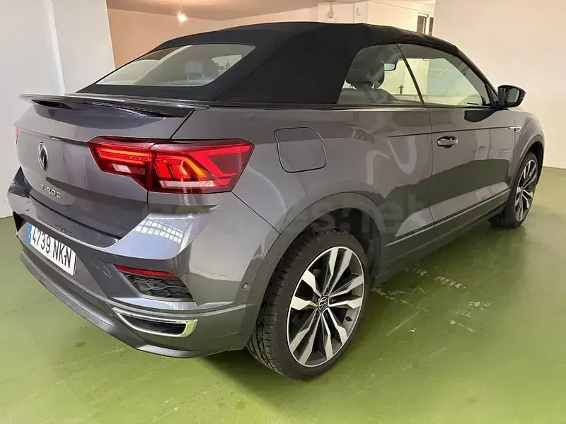 Usado VW T-Roc R-line 150 CV (110 kW) 2020 Violeta / lila SUV