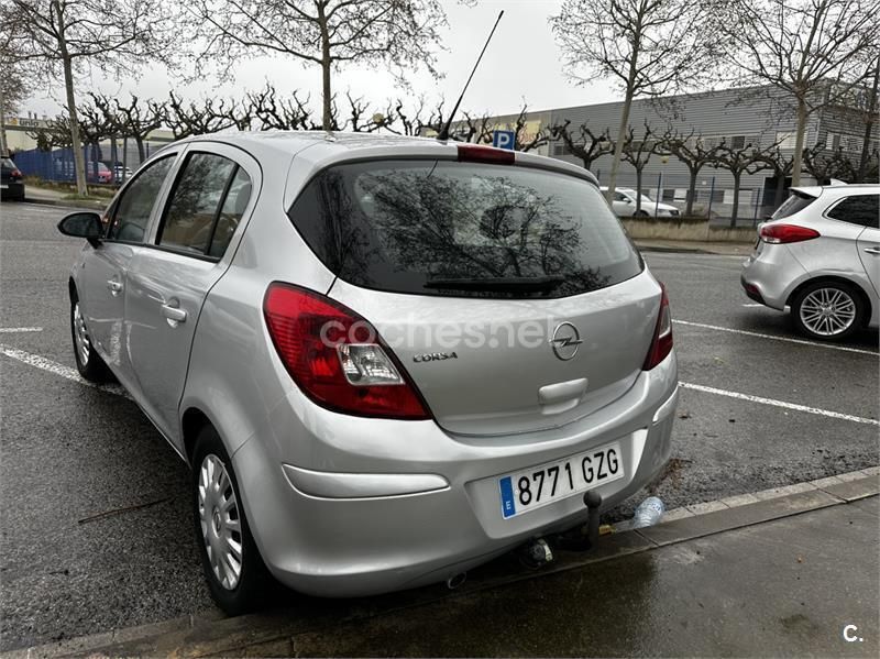 Gris / plata Usado 2010 Opel Corsa Cosmo Berlina | 4190 € (Precio justo) - Imagen 1/2
