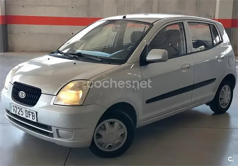 Usado Kia Picanto LX 65 CV (47 kW) 2005 Gris / plata Utilitario