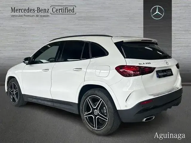 Usado Mercedes GLA200 163 CV (119 kW) 2024 Blanco polar SUV