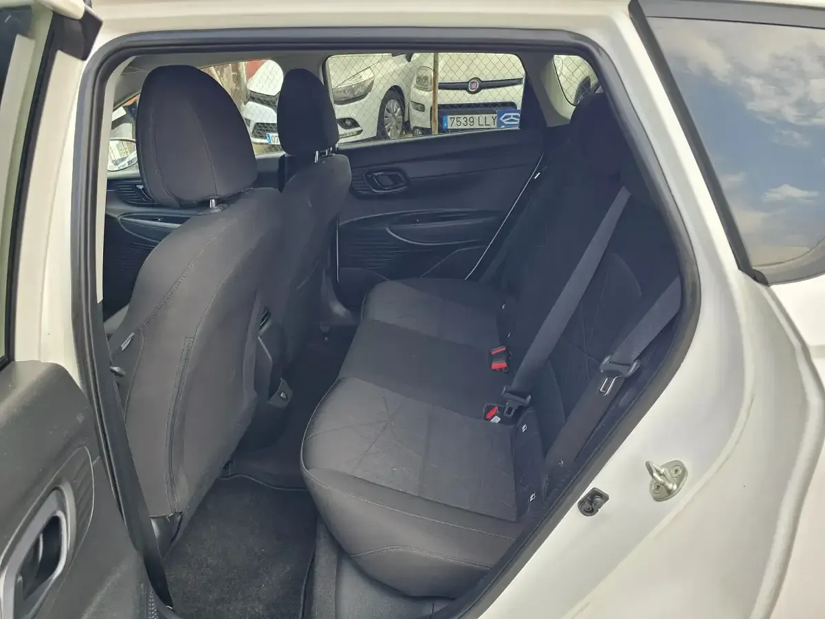 Usado Hyundai Bayon 100 CV (73 kW) 2021 Blanco SUV