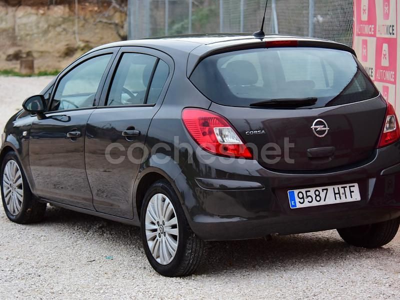 Usado Opel Corsa Expression 85 CV (62 kW) 2013 Negro Berlina
