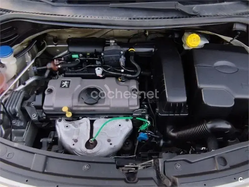 Usado Peugeot 207 75 CV (55 kW) 2009 Beige Berlina