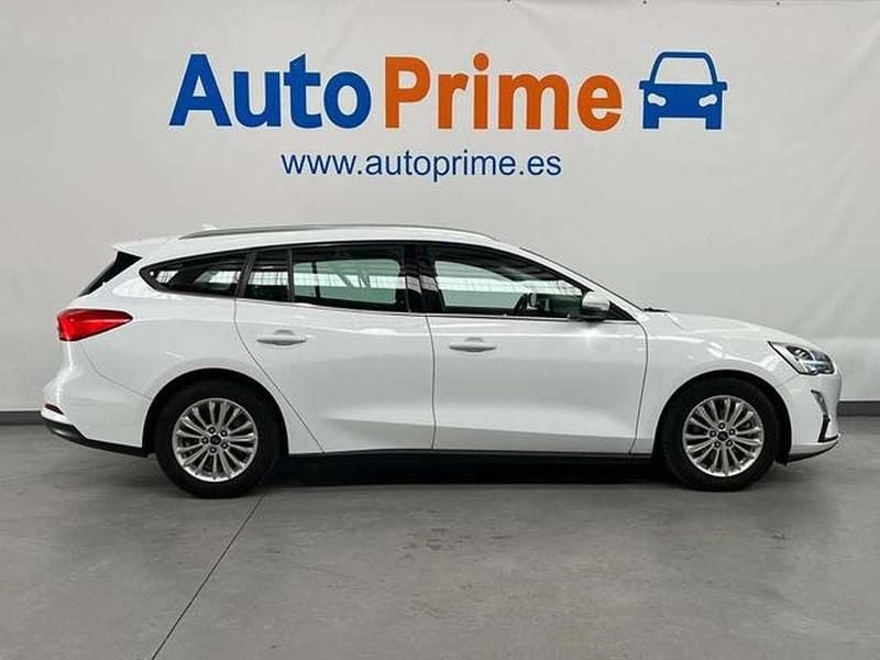 Usado Ford Focus Titanium 120 CV (88 kW) 2019 Blanco Familiar