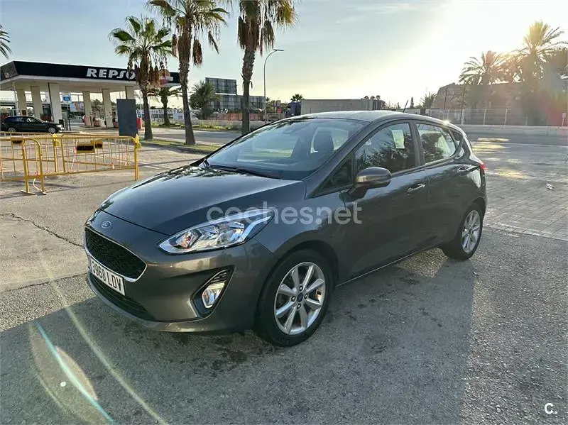 Usado Ford Fiesta Trend 85 CV (62 kW) 2020 Gris / plata Utilitario